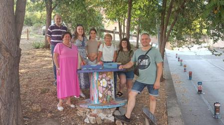Desde la  izda., Julio Ruiz, Chus Amillano, Judith San Félix, Nico San Félix, Txaro San Martín, Beatriz Fernández y Jesús San Félix en Estella