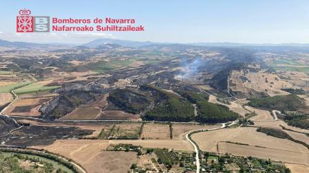 Imagen aérea de la zona afectada por el incendio declarado este jueves en Valdizarbe.