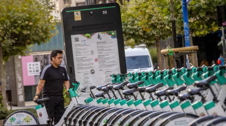 La suscripción mensual, por ejemplo, cuesta 15 euros al mes, a lo que habría que añadir el coste del viaje