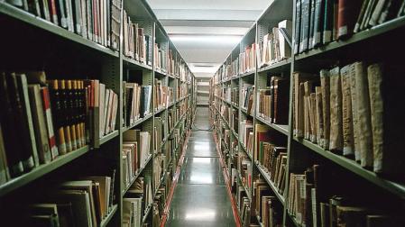 La nueva biblioteca de la Universidad contaba con 42 km de estanterías