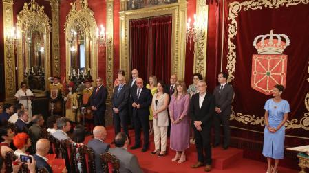 Toma de posesión en el Salón del Trono de Navarra de los 13 consejeros del nuevo Gobierno que preside María Chivite