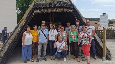 Participantes en una actividad similar anterior, bajo la representación artística llamada Carbonera, que forma parte del recorrido