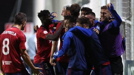 Los jugadores de Osasuna Promesas celebran el gol