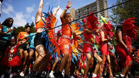 Niños disfrazados de caribeños en el barrio de Notting Hill
