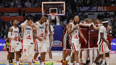Los jugadores de Francia, cabizbajos tras ser eliminados del Mundial por Letonia