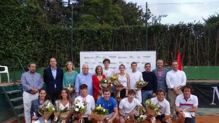 Foto de familia tras la conclusión del Campeonato Navarro Absoluto 2023 "Mercedes-Benz Gazpi"