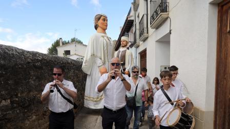 Alegría en el arranque de las fiestas de Obanos con el lanzamiento del cohete este lunes 28 de agosto