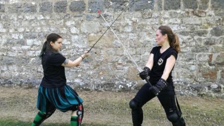Exhibición y talleres de esgrima histórica