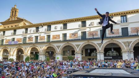 Espectáculos del Festival de Circo de Navarra en la plaza de los Fueros de Tudela.