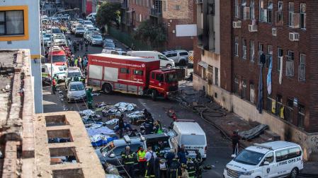 Incendio de un edificio desatado esta madrugada en el centro de la ciudad sudafricana de Johannesburgo