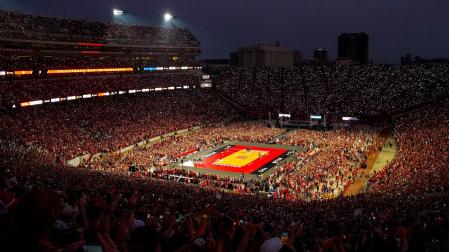 El partido de voleibol entre los equipos Nebraska Cornhuskers y Omana Maveriks