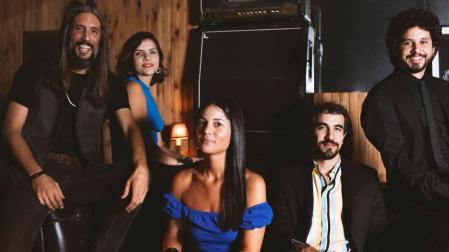 Xime Monzón, armonicista y cantante argentina de blues, esta noche en Burlada.