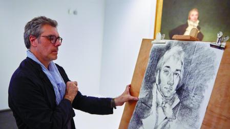 Stéphane Levallois, este jueves, en el Museo de Navarra, pintando su versión sobre la obra de Goya 'Retrato del Marqués de San Adrián'