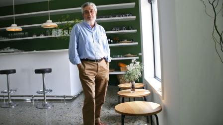 El sociólogo Amando de Miguel en el hotel 'Aire de Bardenas' en una entrevista concedida a Diario de Navarra en mayo de 200