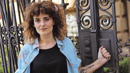 Rosario Villajos, fotografiada en Pamplona en 2021, en el ciclo Oh, diosas amadas de Letraheridas. La educación física ganó este febrero el Premio Biblioteca Breve de Seix Barral