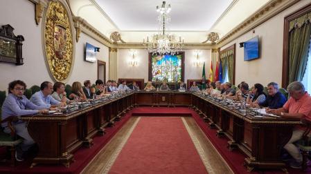 Vista general del salón de plenos con la composición salida de las elecciones del pasado 28-M