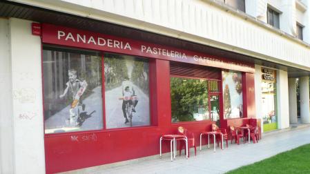 Vista exterior de una panadería Ogipan en Pamplona.	cedida