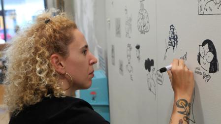 Nadia Hafid, en la librería Chundarata de Pamplona