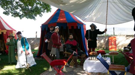 Participantes en el campamento medieval instalado en la Ronda Barbazana