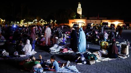 Marroquíes pasan la noche en la calle por miedo a las réplicas