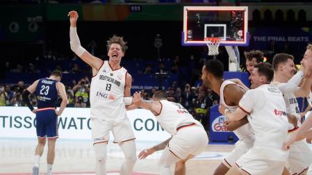 Los jugadores de Alemania celebran su triunfo en la final del Mundial contra Serbia