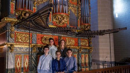 Este miércoles, en la iglesia de Santo Domingo de Pamplona. En primera fila, desde la izquierda, Álvaro Cía, Rodrigo Hernández e Íñigo Morentin. Detrás, Nicolás Iribas y Lucía Mena