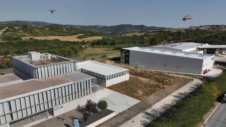 Simulacro, en las cercanías de NAITEC, del vuelo de un dron y un helicóptero