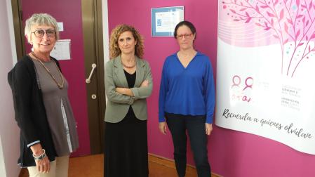 Amelia Lekunberri, presidenta de AFAN; Idoia Lorea, psicóloga; y Victoria Erice, trabajadora social.