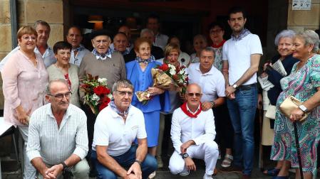 Fotos de fiestas de Alsasua en el día de homenaje a los mayores. /
