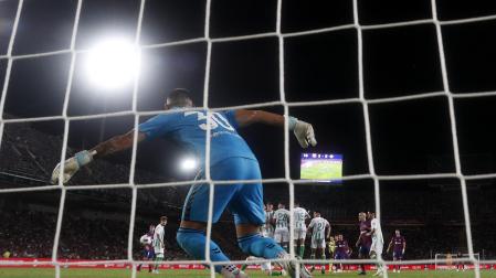 Imagen de un momento del partido entre el Barcelona y el Betis