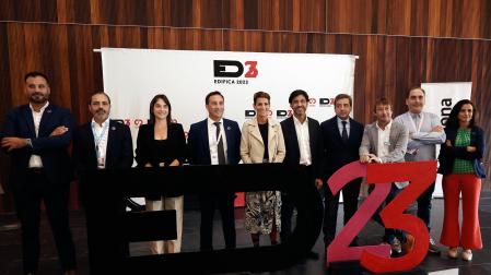 La presidenta del Gobierno de Navarra, María Chivite (5i), la consejera de Vivienda Begoña Alfaro (3i), el presidente de Edifica en el Consorcio Passivhaus, Koldo Monreal (3d) y el director general de vivienda del Gobierno de España, Francisco Javier Martín (5d) durante el acto de apertura la Feria Edifica