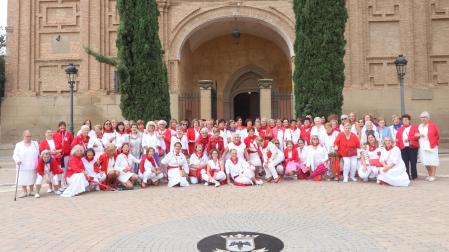 Las vecinas de Vilafranca que participaron ayer en la jornada dedicada a las mujeres dentro de las fiestas patronales de la localidad ribera