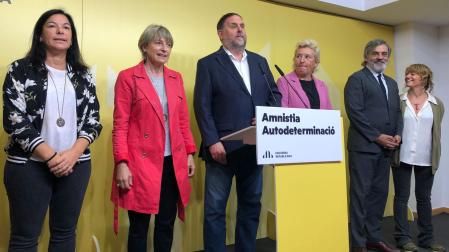 El presidente de ERC, Oriol Junqueras, junto a la expresidenta del Parlament Carme Forcadell y otros miembros de ERC