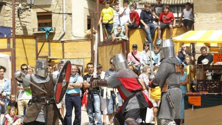 Artajona celebra este fin de semana un nuevo 'Encuentro con la Historia' y viaja al medievo.