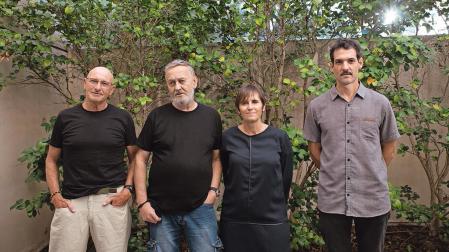 De izda. a dcha.: Paco Roda, autor del prólogo; Montxo Rejano; Rosa García, directora de producción de 601 Producciones, y Fermín Urdánoz, autor de exposición, en el Civican de Pamplona