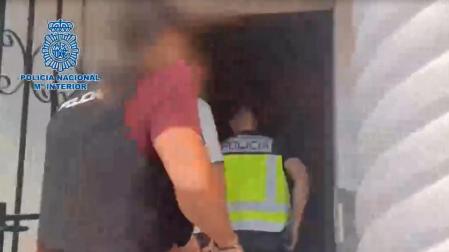 Agentes de la Policía Nacional han desarticulado un grupo criminal dedicado a la trata de seres humanos y cultivo de marihuana y han liberado a tres víctimas de explotación sexual en Tarragona.