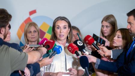 La portavoz del PP en el Congreso, Cuca Gamarra, atiende a los medios en el Congreso de la FEMP en el Palacio Municipal de Congresos de Madrid
