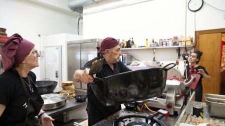 Ujué celebró este domingo, 24 de septiembre el XXI Día de las Migas donde los visitantes pudieron degustar el tradicional plato