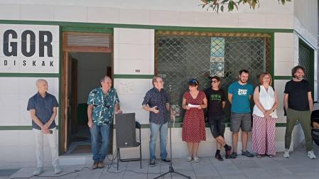 El día de la despedida de Gor Discos, el pasado 4 de septiembre. Desde la izquierda, Antonio Goñi Olóriz, Patxi Goñi Olóriz, Marino Goñi Olóriz, Jule Goñi Montero, Iñigo Goñi, Mikel Morrás Goñi, Orreaga Morrás Goñi y Gorka Urbizu Ruiz