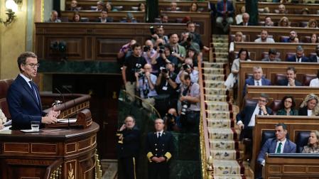 Alberto Núñez Feijóo, en la tribuna del Congreso durante su discurso de investidura