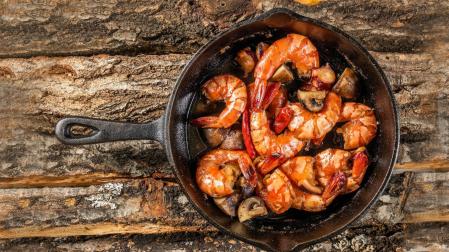 Un estudio reciente subraya los beneficios de consumir asiduamente crustáceos, insectos y champiñones para mejorar las digestiones, aprovechando la fibra que contienen