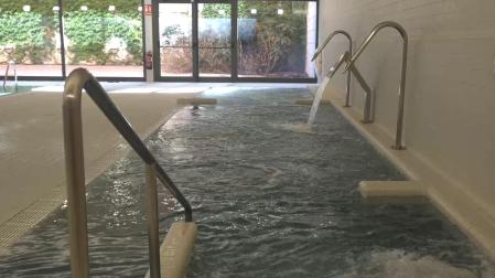 El balneario urbano de Iturrama, situado en el edificio de Civivox de la calle Esquíroz
