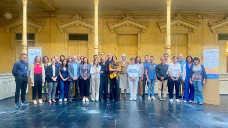 Los participantes del proyecto europeo PLAN4CET junto con la directora general de Transición energética, Proyectos estratégicos y S4, Uxue Itoiz, y la directora de la Oficina de Proyectos Europeos, Silvia Ojer