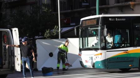 Foto del lugar del atropello mortal de una mujer por una villavesa en Pamplona./