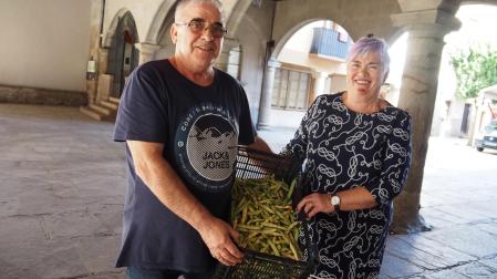 Santos Fernández Ripa y Matilde Lacasa Puyada, con pochas que se degustarán este domingo