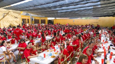Fotos de la comida de las peñas de las fiestas de Cortes.