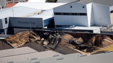 Vista del techo del Teatre, en la zona de ocio de Las Atalayas, donde ocurrió el incendio en Murcia
