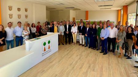 Representantes institucionales, municipales y trabajadores de la mancomunidad participaron en el acto de inauguración de la nueva sede.