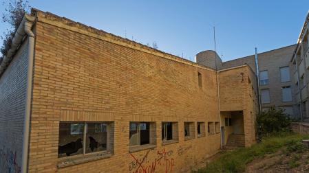 *A:MONTXO A.G.
*F: 2023-09-25
*L: ESTELLA-LIZARRA
*T: ALBERGUE ONCINEDA EDIFICIO DEL GOBIERNO DE NAVARRA EN EL QUE SE VA A UBICAR UNA RESIDENCIA DE ANCIANOS Y QUE ESTA SUFRIENDO ACTOS DE VANDALISMO
*P: