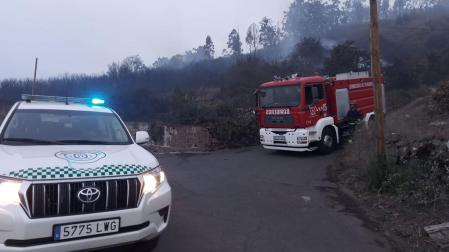 Equipos de extinción en la reactivación del incendio de Santa Úrsula en Tenerife